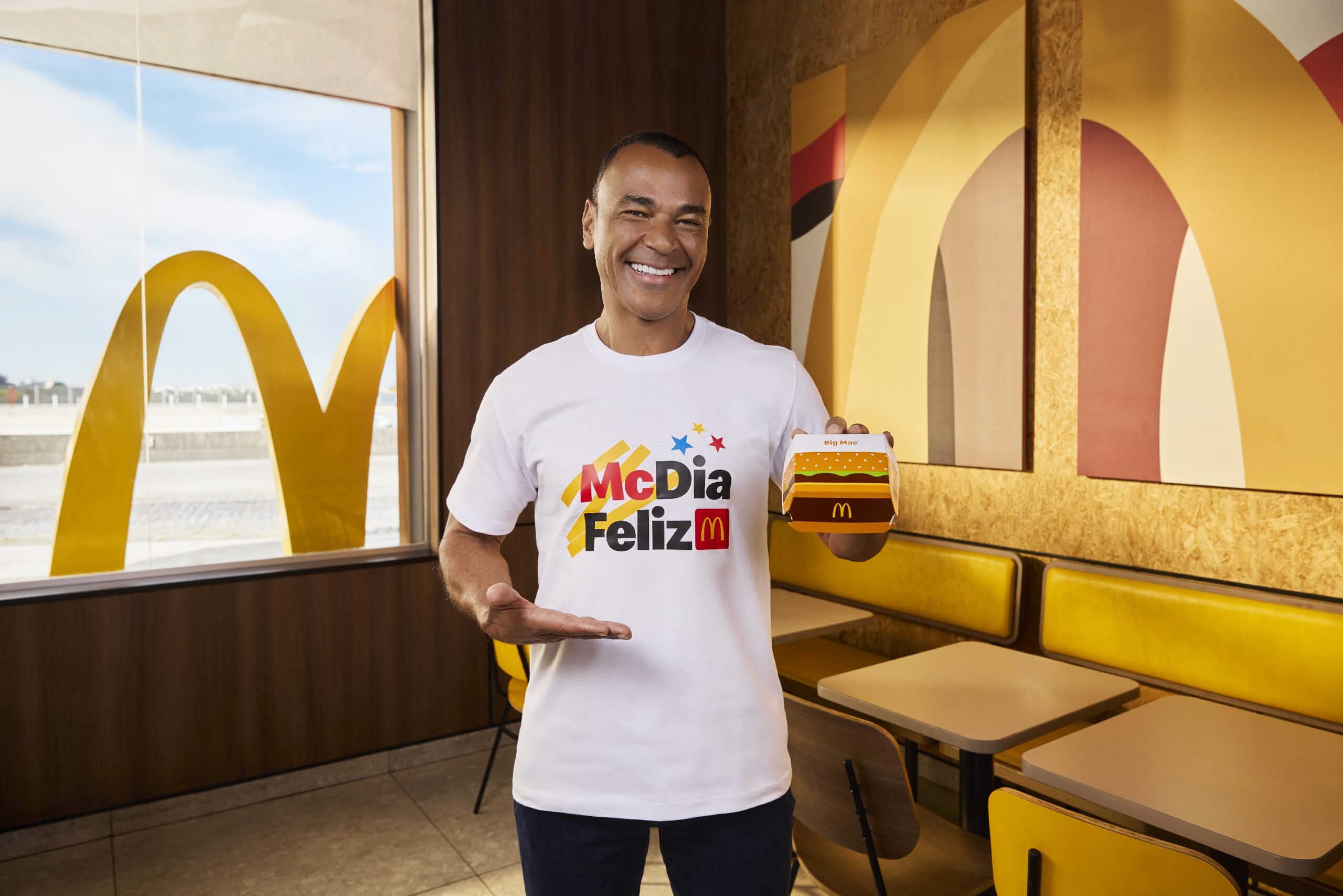 O McDia Feliz 2026 será realizado no dia 22 de agosto. Durante a campanha, a renda líquida obtida com a venda de sanduíches Big Mac (isoladamente ou em tíquetes antecipados por R$21) é revertida para projetos de combate ao câncer infantojuvenil e educação, beneficiando instituições como o Instituto Ronald McDonald e o Instituto Ayrton Senna.